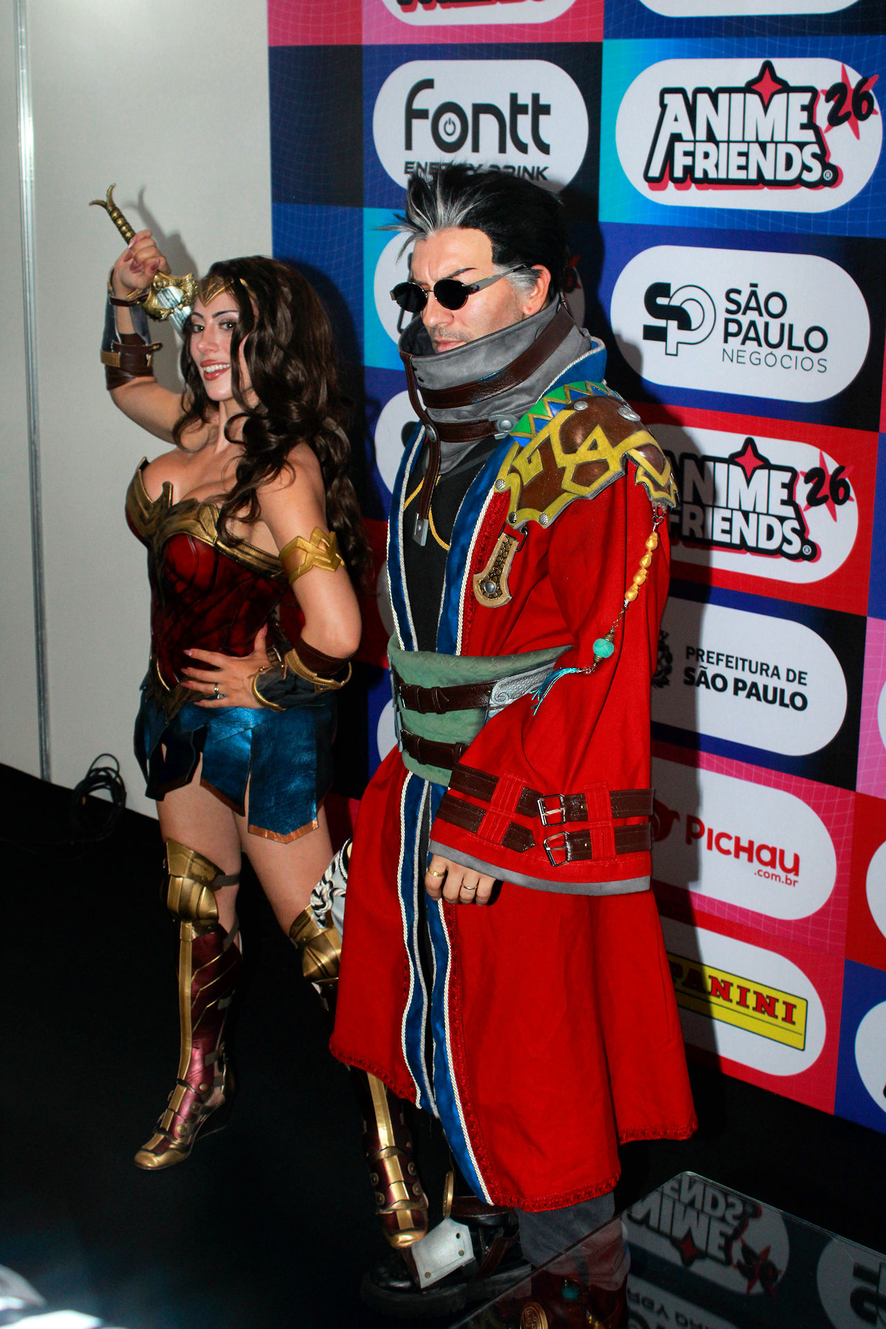 Dupla de Cosplayers internacionais convidados: Leon Chiro https://www.instagram.com/leonchiro e Elizabeth Rage https://www.instagram.com/elizabethrage